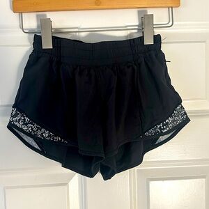 Lululemon - hotty hot shorts - size 6